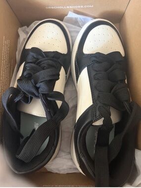 Dr. Scholl's Black and White Women's Low-Top Sneakers